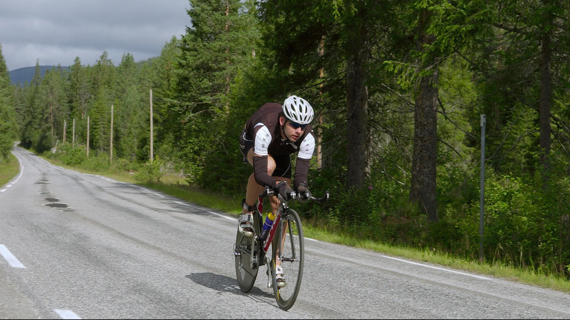当雄鹿鏖战灰熊捍卫荣耀,浓眉已在另一战场定义伟大